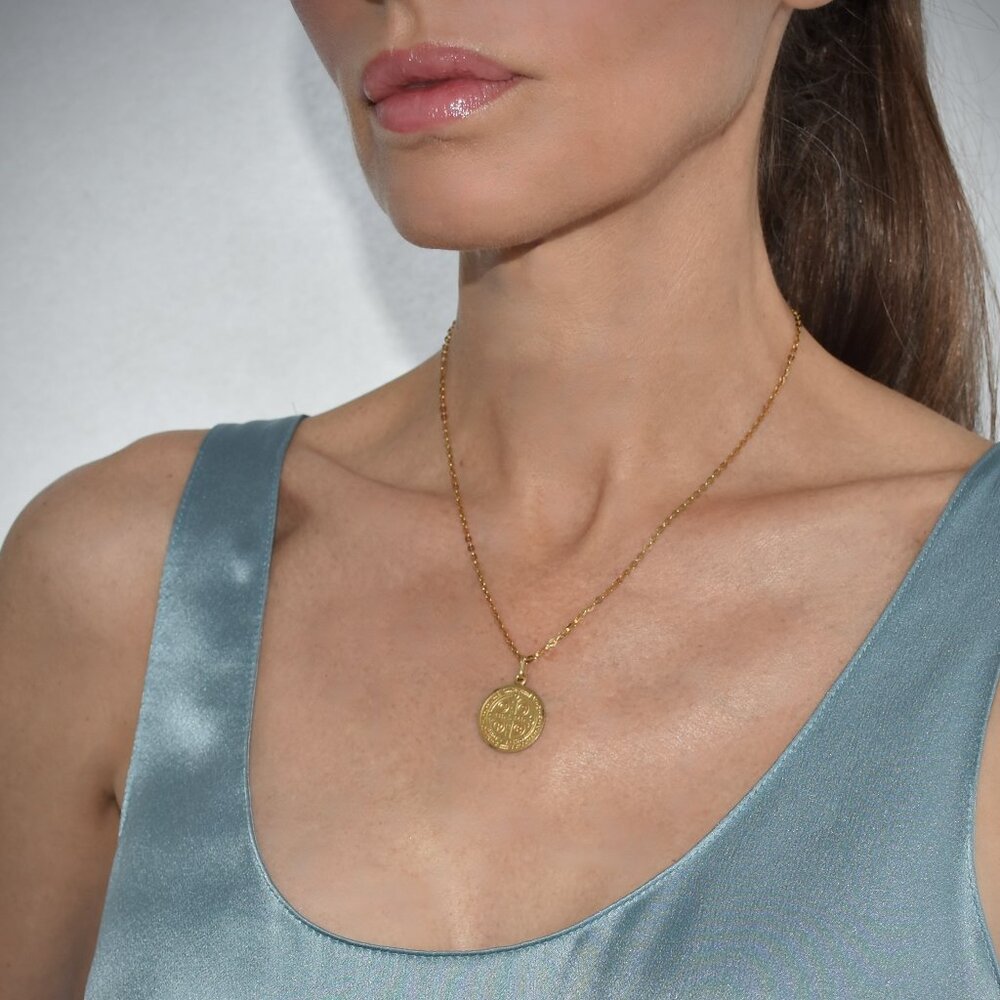 SOLID 14K YELLOW GOLD ST SAINT BENEDICT 17 MM MEDAL WITH CROSS, MADE IN ITALY - Picture 3 of 7